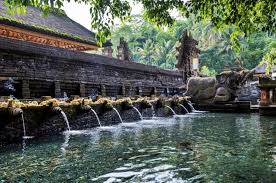 Pura Tirta Empul: Destinasi Wisata Religi yang Memikat di Bali 