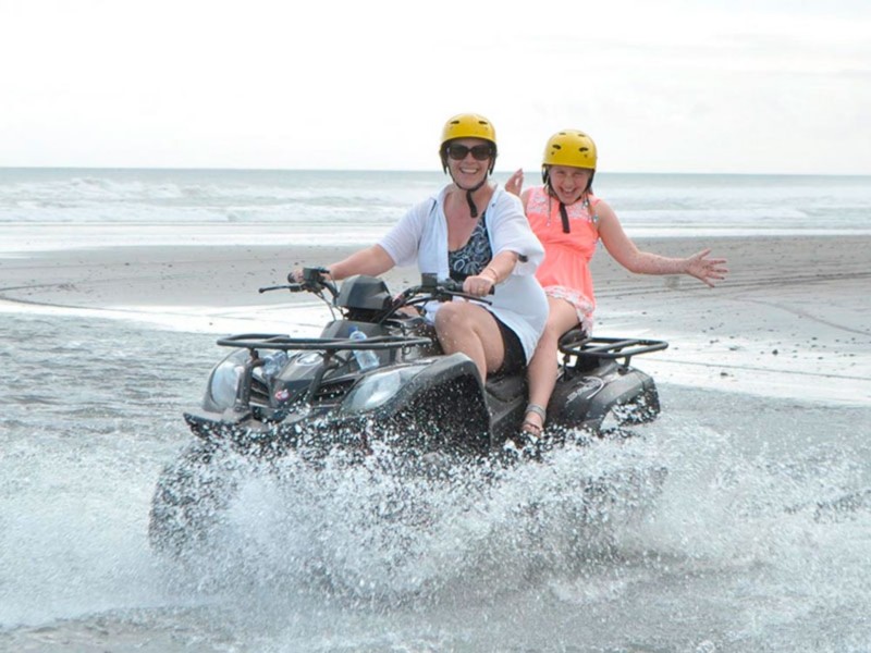 Menjelajah Pantai dengan Sensasi Seru Naik ATV