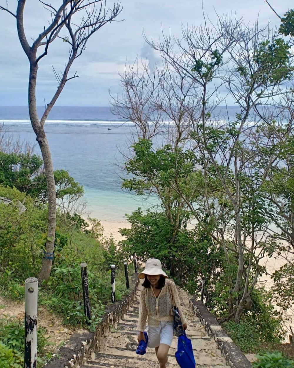 Pesona Pantai Gunung Payung